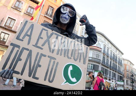 September 23, 2019: 23-9-2019 (Malaga) ein cachalote von Kunststoffabfällen ist das Bild für die Woche der Mobilisierung für das Klima, von dem Malaga Allianz organisiert für das Klima Not zu suchen, Bewusstsein in Malaga Gesellschaft steigern und sich des Problems der unser Planet Erde auf Klima und ökologischen Wandel. Credit: Lorenzo Carnero/ZUMA Draht/Alamy leben Nachrichten Stockfoto