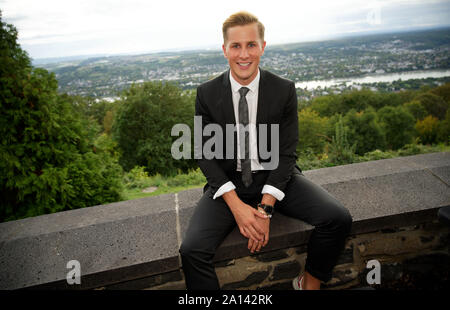 23. September 2019, Nordrhein-Westfalen, Königswinter: Der Schauspieler Lukas Sauer kommt zur Wiedereröffnung des Hotel Petersberg. Foto: Henning Kaiser/dpa Stockfoto