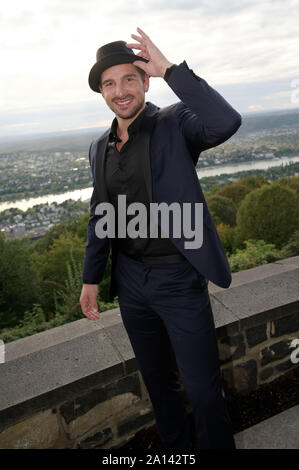 23. September 2019, Nordrhein-Westfalen, Königswinter: Der Schauspieler Benjamin Piwko kommt zur Wiedereröffnung des Hotel Petersberg. Foto: Henning Kaiser/dpa Stockfoto