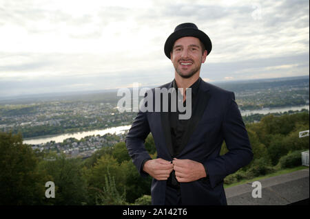 23. September 2019, Nordrhein-Westfalen, Königswinter: Der Schauspieler Benjamin Piwko kommt zur Wiedereröffnung des Hotel Petersberg. Foto: Henning Kaiser/dpa Stockfoto
