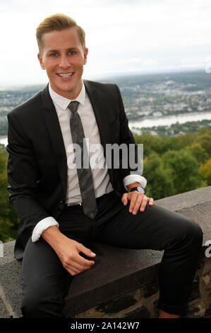 23. September 2019, Nordrhein-Westfalen, Königswinter: Der Schauspieler Lukas Sauer kommt zur Wiedereröffnung des Hotel Petersberg. Foto: Henning Kaiser/dpa Stockfoto