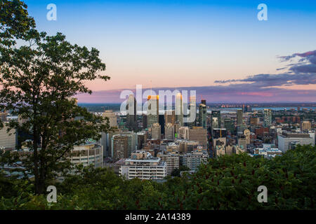 Montreal Downtown in der Dämmerung Stockfoto