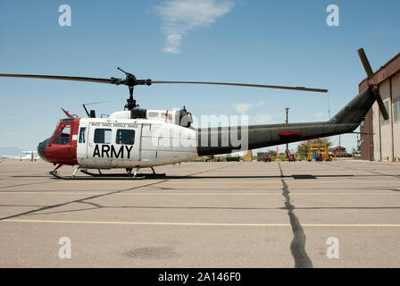 Ein U.S. Army UH-1H der White Sands Test Center im White Sands Missile Range. Stockfoto