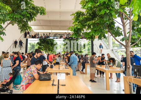 Aventura, Florida, USA - 20. September 2019: Apple Store in der Aventura Mall am ersten Tag der offiziell den Verkauf des iPhone 11, iPhone 11 Pro und Stockfoto