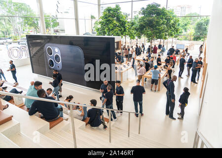 Aventura, Florida, USA - 20. September 2019: Apple Store in der Aventura Mall am ersten Tag der offiziell den Verkauf des iPhone 11, iPhone 11 Pro und Stockfoto