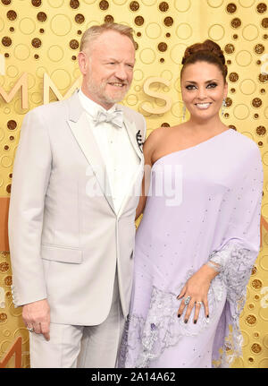 LOS ANGELES, Ca - 22. SEPTEMBER: Jared Harris und Allegra Riggio der 71 Emmy Awards bei Microsoft Theater besuchen am 22. September 2019 in Los Angeles, Kalifornien. Stockfoto