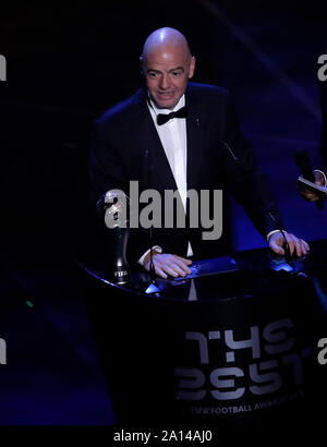 Mailand, Italien. 23 Sep, 2019. FIFA-Präsident Gianni Infantino spricht während der beste FIFA Football Awards 2019 in Mailand, Italien, Sept. 23, 2019. Credit: Alberto Lingria/Xinhua Stockfoto