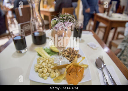 Frische leche de tigre Ceviche, der Peruanischen Nationalen Gericht in einem Restaurant in Miraflores, Lima, Peru Stockfoto
