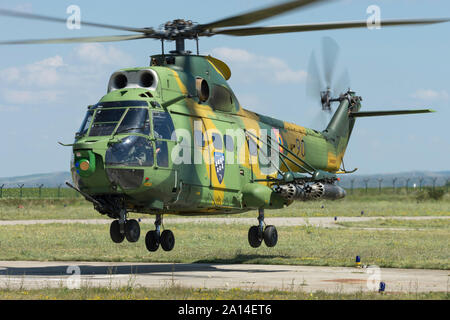 Rumänischen Luftstreitkräfte IAR-330 Angriff Hubschrauber. Stockfoto