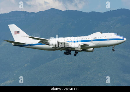 United States Air Force E-4B bereitet sich auf die Landung vor. Stockfoto