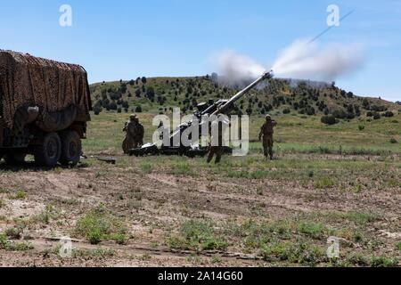 Soldaten aus dem 2. Bataillon, 12 Field Artillery Regiment, 1 Stryker Brigade Combat Team, 4 Infanterie Division, führen Sie eine übereilte Brand mission Demonstration ihrer Fähigkeiten für die Qualifikation während einer Übung in Fort Carson, Colorado, Aug 5, 2019 statt. (U.S. Armee Foto von Sgt. Micha Merrill) Stockfoto