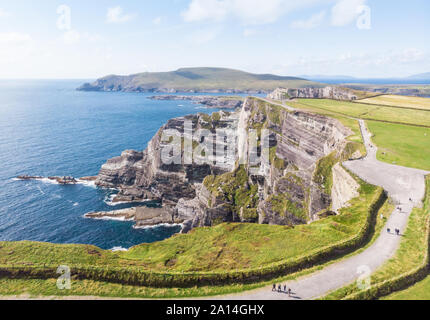 Ein Luftbild der spektakulären Kerry Klippen auf dem Skellig Küste der Grafschaft Kerry in Irland. Stockfoto
