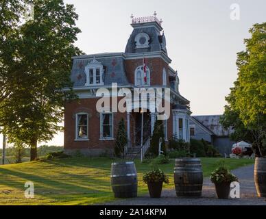 Die Kinsip Haus der feinen Spirituosen, im Prince Edward Land, Ontario, Kanada. Stockfoto