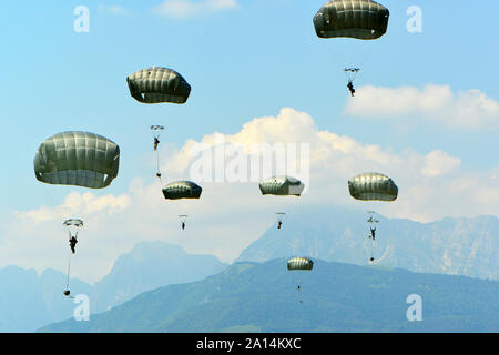 Us-Armee Fallschirmjäger führen einen Betrieb. Stockfoto