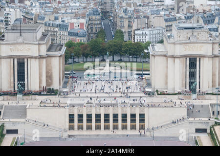 Paris, Frankreich, 7. August 2008: Der Platz von Trocadero und General Foch vom Turm Eiffel Stockfoto
