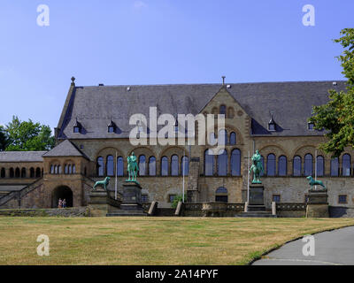 Bronze Statuen vor der Kaiserpfalz 11. C., Goslar, Niedersachsen, Deutschland, Europa, UNESCO Weltkulturerbe Stockfoto