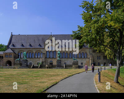 Bronze Statuen vor der Kaiserpfalz 11. C., Goslar, Niedersachsen, Deutschland, Europa, UNESCO Weltkulturerbe Stockfoto