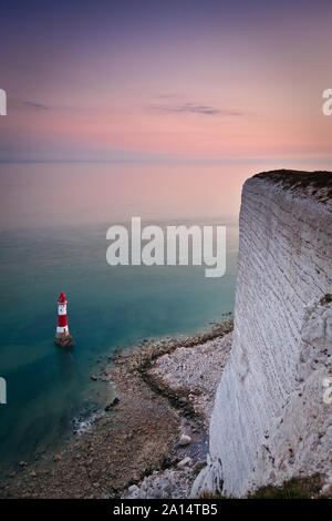 Sonnenuntergang am Beachy Head Lighthouse, East Sussex, England Stockfoto