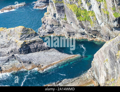 Die spektakuläre Kerry Felsen sind auf die Skellig Küste in der Grafschaft Kerry in Irland. Stockfoto