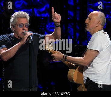 Tampa, USA. 22 Sep, 2019. September 22, 2019 - Tampa, Florida, United States - Roger Daltrey (links) und Pete Townshend der englischen Rockband der WHO bei der amalie Arena auf der zweiten Etappe ihrer Bewegung auf! Tour am 22. September 2019 in Tampa, Florida. Credit: Paul Hennessy/Alamy leben Nachrichten Stockfoto