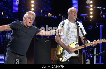 Tampa, USA. 22 Sep, 2019. September 22, 2019 - Tampa, Florida, United States - Roger Daltrey (links) und Pete Townshend der englischen Rockband der WHO bei der amalie Arena auf der zweiten Etappe ihrer Bewegung auf! Tour am 22. September 2019 in Tampa, Florida. Credit: Paul Hennessy/Alamy leben Nachrichten Stockfoto