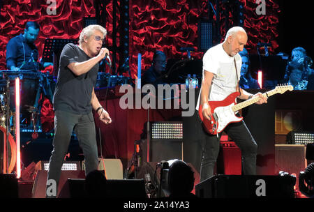 Tampa, USA. 22 Sep, 2019. September 22, 2019 - Tampa, Florida, United States - Roger Daltrey (links) und Pete Townshend der englischen Rockband der WHO bei der amalie Arena auf der zweiten Etappe ihrer Bewegung auf! Tour am 22. September 2019 in Tampa, Florida. Credit: Paul Hennessy/Alamy leben Nachrichten Stockfoto