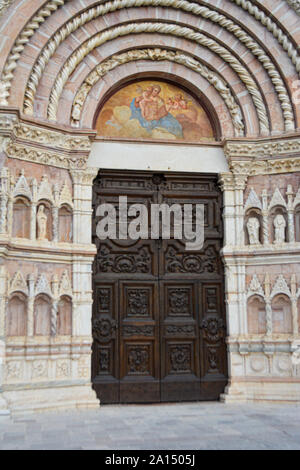 L'Aquila. Kirche von San Vito alla Rivera. Es verdankt seine Realisierung für die Bewohner von einem der nahe gelegenen Schlösser, in diesem Fall die des Tornimparte, w Stockfoto