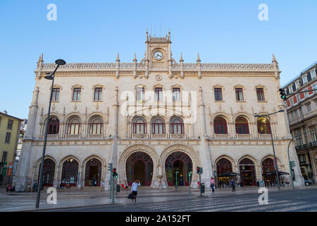 Vorderansicht des Cores do Rossio (Bahnhof Rossio) Gebäude in Lissabon, Portugal, in den Morgen. Stockfoto