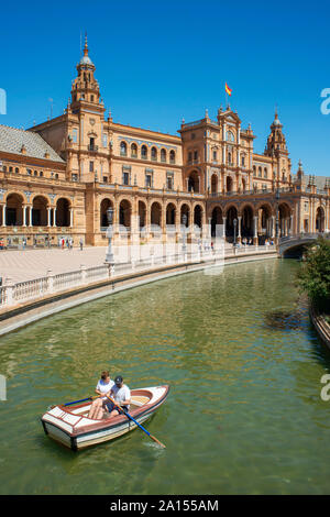 Sevilla Plaza de Espana, Blick auf den See zum Bootfahren in der Plaza de Espana in Sevilla, Andalusien, Spanien. Stockfoto