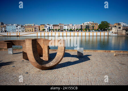 La Tolerancia Skulptur oder 'Monument zu Toleranz", Muelle de la Sal, Sevilla (Sevilla), Andalusien, Spanien Stockfoto