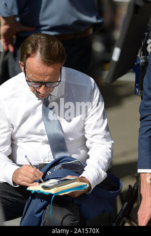 Ben Braun, BBC news Presenter, Berichterstattung vor dem Obersten Gericht in London, September 2019 Stockfoto