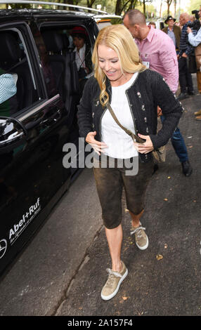 Heather Milligan Freund von Arnold Schwarzenegger am Marstall Festzelt an der Münchner Oktoberfest 2019 auf der Theresienwiese am Samstag, 21.09.2019 in Muenchen | Verwendung weltweit Stockfoto