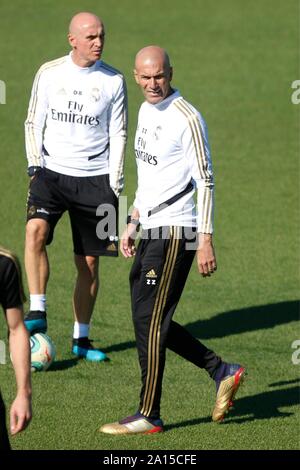 Madrid, Spanien. 24 Sep, 2019. ZIDANE WÄHREND DER AUSBILDUNG VON REAL MADRID IN MADRID SPORT STADT. Dienstag, 24 September 2019. Credit: CORDON PRESSE/Alamy leben Nachrichten Stockfoto