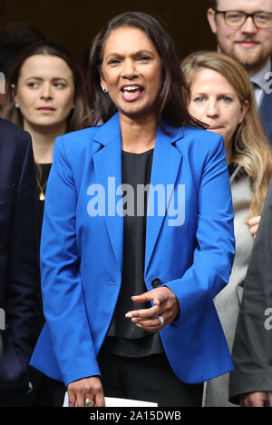 Gina Miller reagiert vor dem Obersten Gericht in London, wo die Richter entschieden haben, dass Ministerpräsident Boris Johnson's Beratung der Königin Parlament für fünf Wochen auszusetzen, rechtswidrig war. Stockfoto