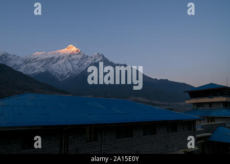 Mount Nilgiri bei Sonnenaufgang, Mustang, Nepal Stockfoto