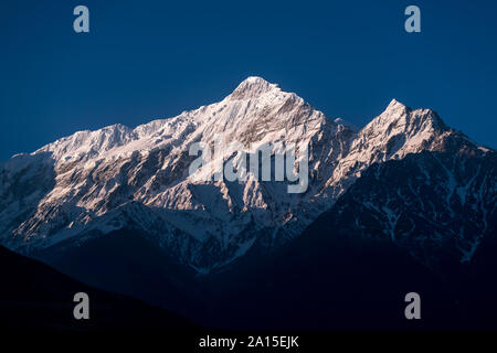 Mount Nilgiri bei Sonnenaufgang, Mustang, Nepal Stockfoto