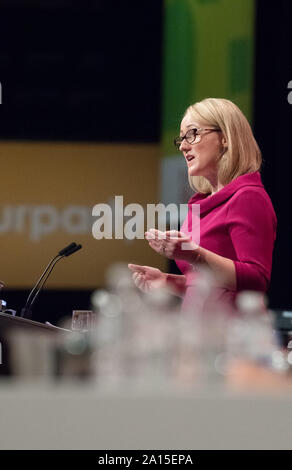 Die jährliche Konferenz der Labour Party 2019, Brighton Centre, Brighton, England, UK. 24. September, 2019. Rebecca Long-Bailey M.P. Schatten Staatssekretär für Wirtschaft, Energie und industrielle Strategie sprechen über Umwelt, Energie und Kultur von der Labour Party, jährliche Konferenz 2019 Credit: Alan Beastall/Alamy Leben Nachrichten. Stockfoto