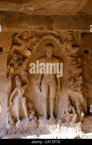 Schön geschnitzte Götzen, Höhle Nr. 32, Ellora Höhlen in Mumbai, Maharashtra Stockfoto