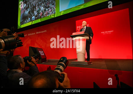 Brighton, UK, 24. September 2019 - Jeremy Corbyn der Führer der Labour Party in seiner Rede auf der heutigen Konferenz der Labour Party in Brighton, wie er reagiert auf die Nachricht, dass Boris Johnson's Government Shutdown des Parlaments gefunden wurde vom Obersten Gerichtshof für rechtswidrig erklärt. Foto: Simon Dack/Alamy leben Nachrichten Stockfoto
