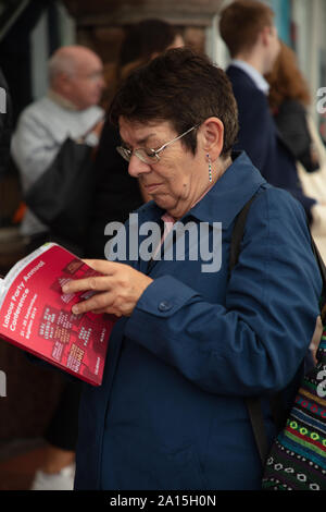 Brighton, UK. 23. September 2019. Personen delegieren an der jährlichen Konferenz der Labour Party in Brighton gesehen. Credit: Joe Kuis/Alamy Nachrichten Stockfoto