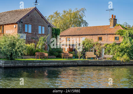 Waterside Mietobjekt am Ufer des Flusses Ant in Wayford Norfolk Stockfoto