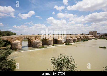 Spanien, Andalusien, Cordoba, Puente Romano, Römische Brücke Stockfoto