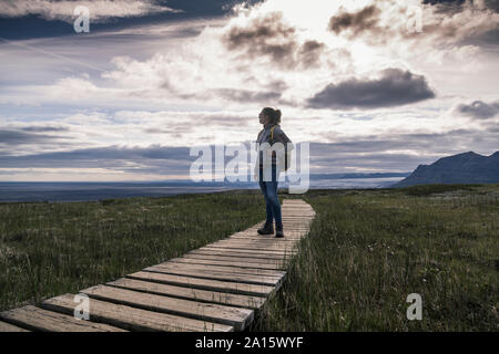 Frau Wandern im Nationalpark Skaftafell, Island Stockfoto