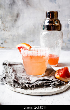 Mexikanische Paloma Cocktail in Salz mit Bördelrand Glas Stockfoto