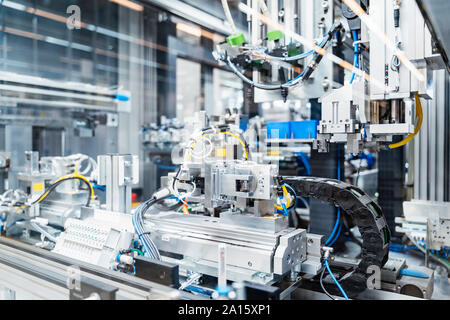 Komplizierte Maschinen im modernen Werk, Stuttgart, Deutschland Stockfoto