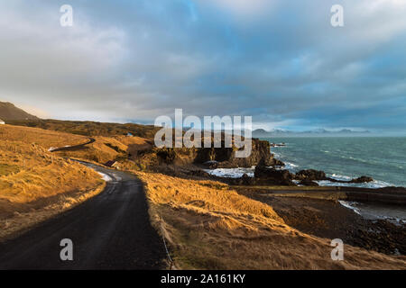 Island, Snaefellsjokull-Nationalpark, Hellnar, Halbinsel Snaefellsnes am frühen Morgen Stockfoto