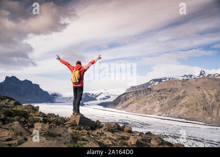 Reifen Mann in den Nationalpark Skaftafell, Vatnajökull Gletscher, Island suchen Stockfoto