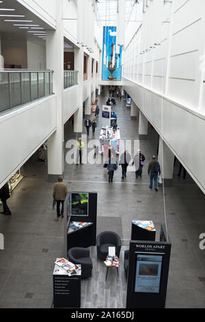 Dh Regent Arcade Cheltenham Gloucestershire Einkaufszentrum inneren Menschen Geschäfte Großbritannien Stockfoto