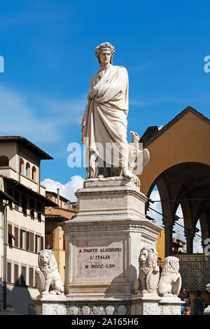 Statue von Dante Alighieri Denkmal auf der Piazza Santa Croce, Florenz, Toskana, Italien. Stockfoto