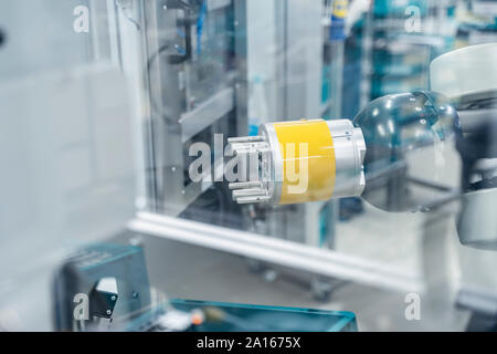 Arm der Baugruppe Roboter in modernen Werk, Stuttgart, Deutschland Stockfoto